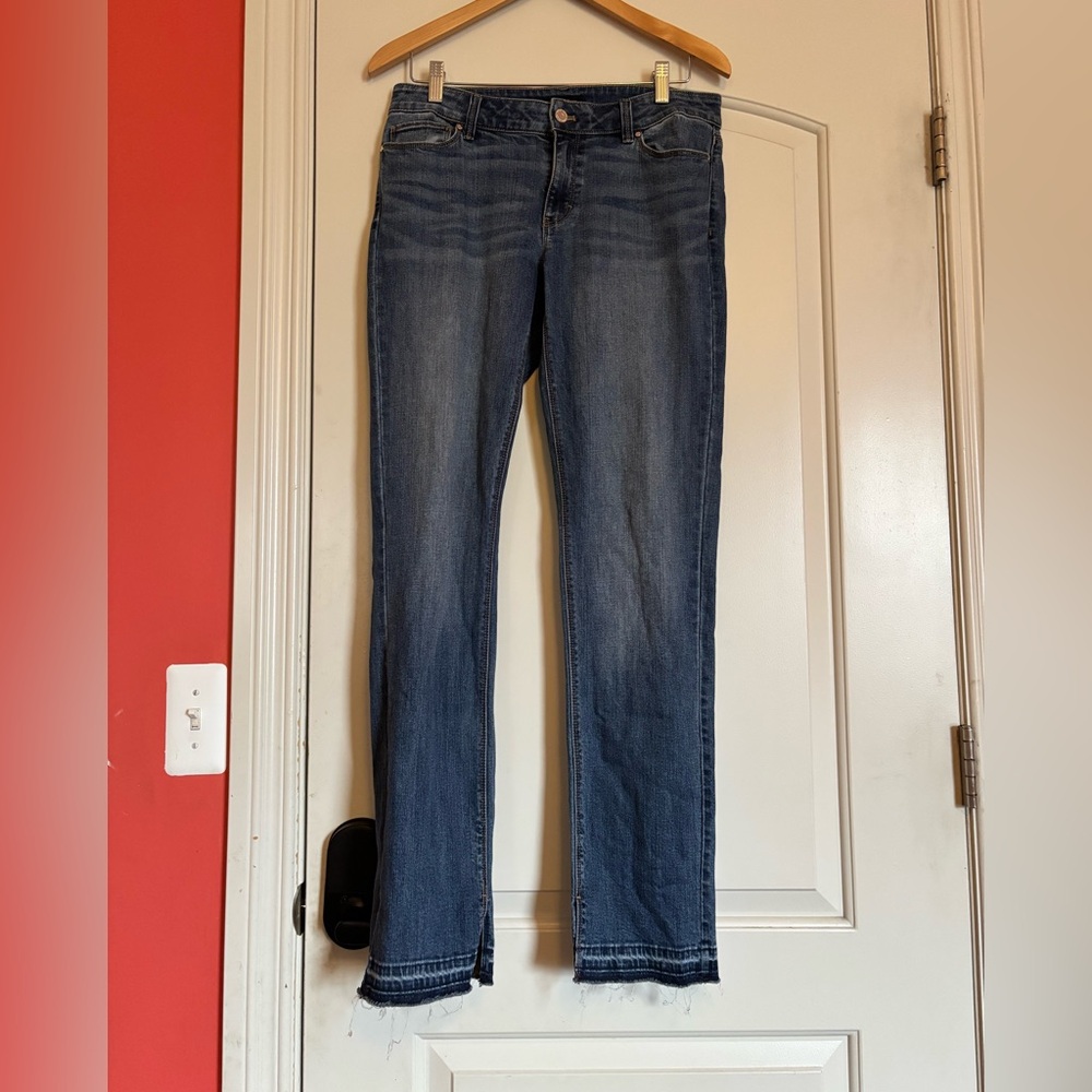 White House Black Market Straight Leg Blue Jeans. Distressed Cuff. size 8 Slim.